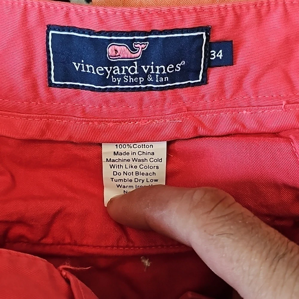 Vineyard Vines Short.